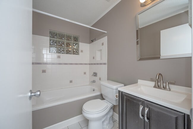 Photo - 109 Royal Ct