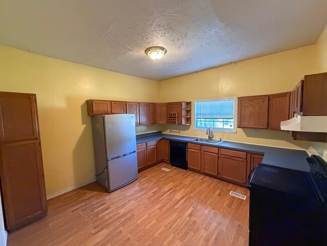 1606 N Elm St