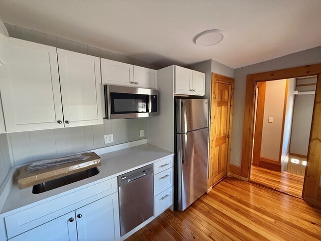 Building Photo - 1291 Pleasant St Unit B (STUDIO)
