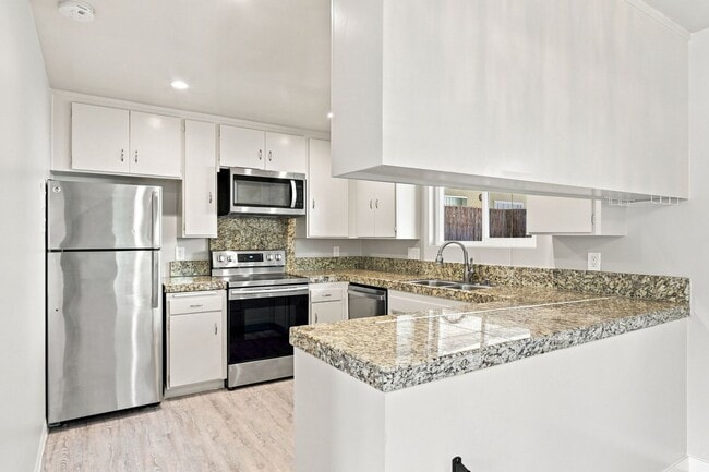 935 Castlewood Dr Unit 1