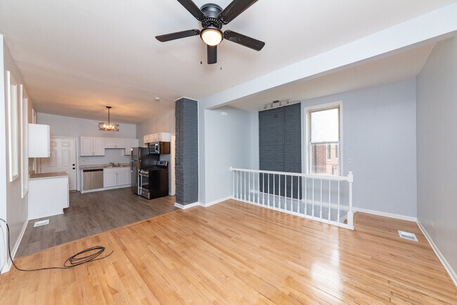 Photo - 2117 N Winchester Ave Unit 001RA