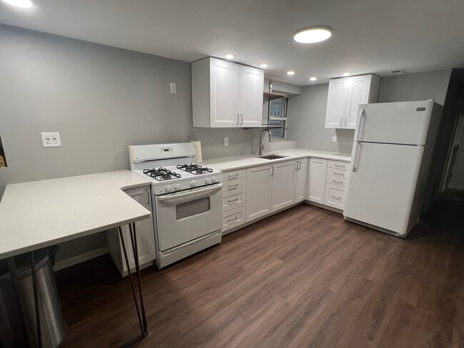 Building Photo - 2543 W Thomas St Unit G Rental