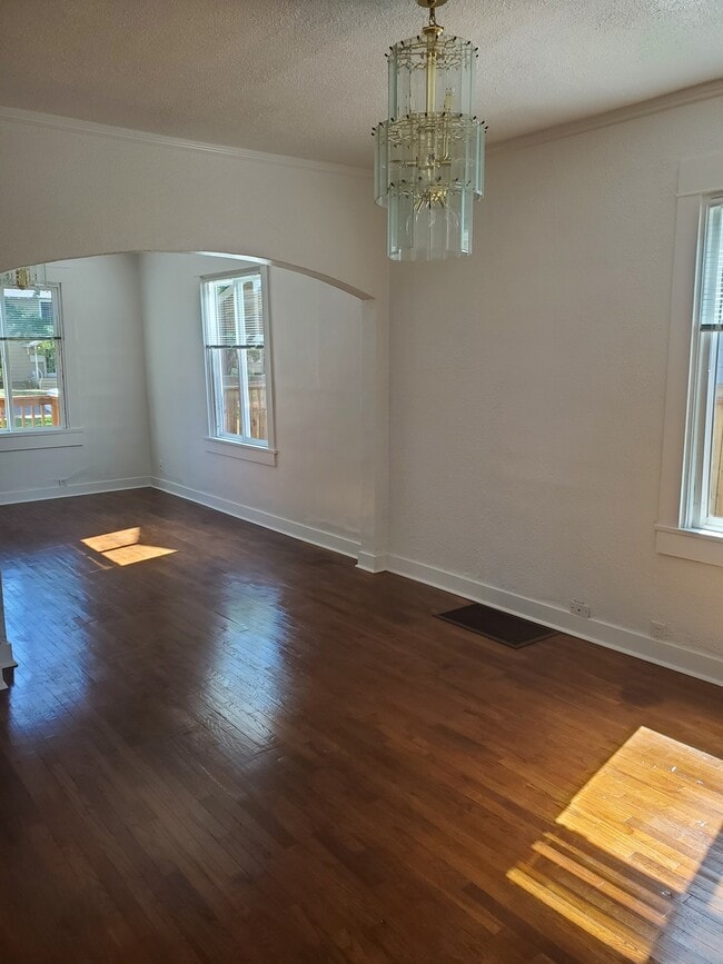 Photo - 610 S 8th Ave (C. Lee)