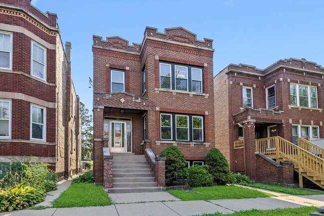 Building Photo - 2231 S 61st Ct