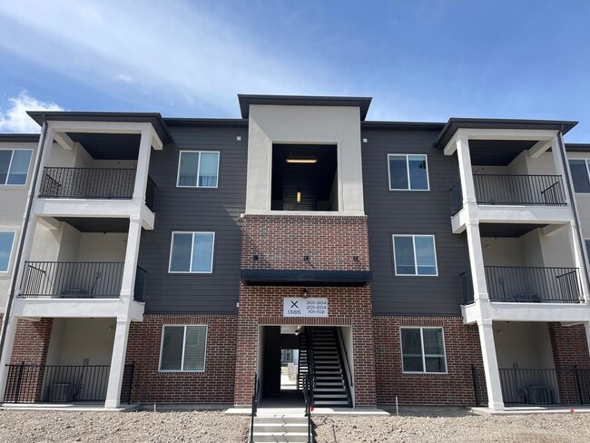 Building Photo - 1385 N 3830 W