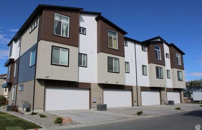 Photo - 140 E Abbeville Ct