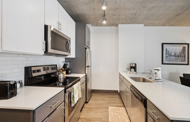 Photo - 215 W Lake St Unidad FL10-ID1028852P