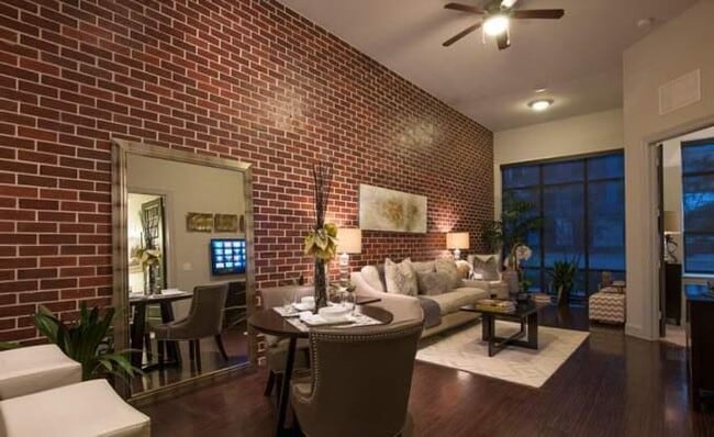 Building Photo - 3 bedroom in Houston TX 77027 Unit 3292 Rental