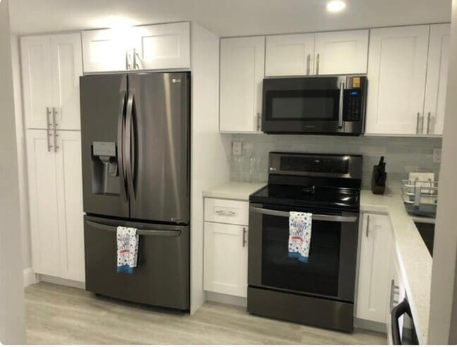 Building Photo - 11361 SW 3rd St Unit 11361