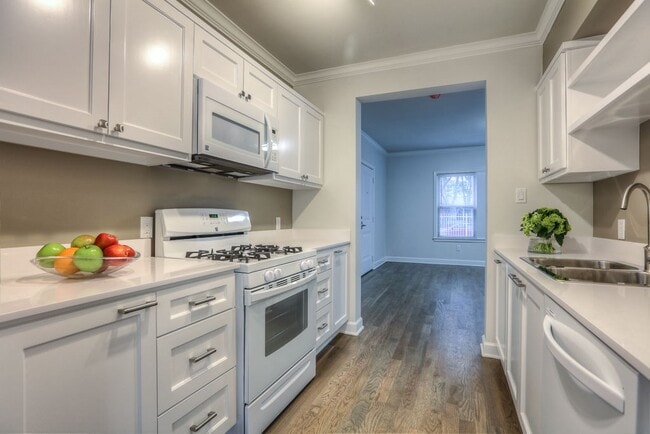 Photo - 1341 Cortlandt St