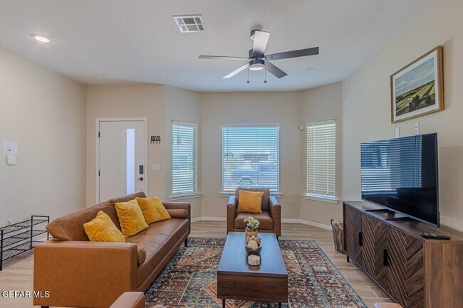 Photo - 360 Hector Porras Dr