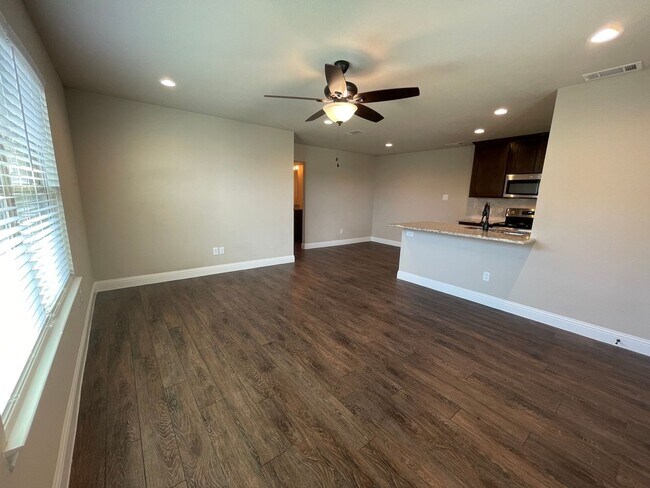 Photo - 8113-8115 Tanner Unit 8115