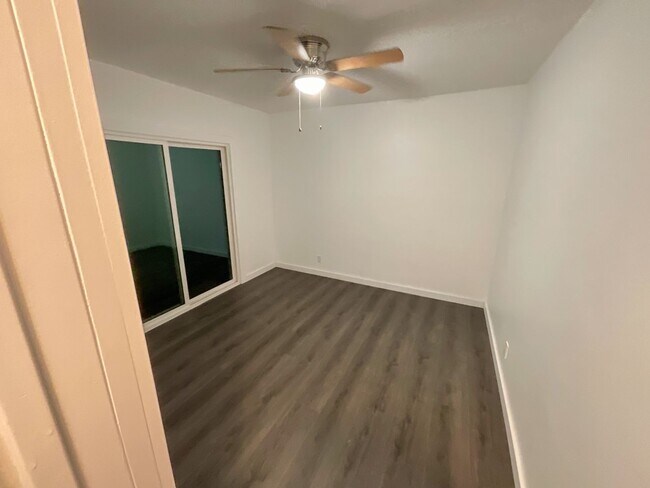2652 Queen St Unit 2652 3/4