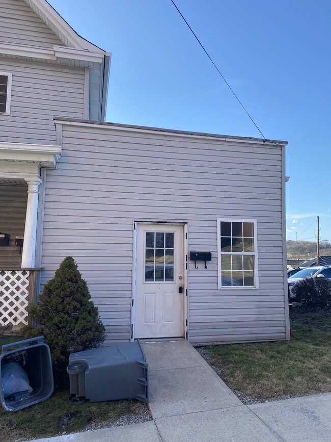 Building Photo - 22 S Washington Ave Unit 1 Rental