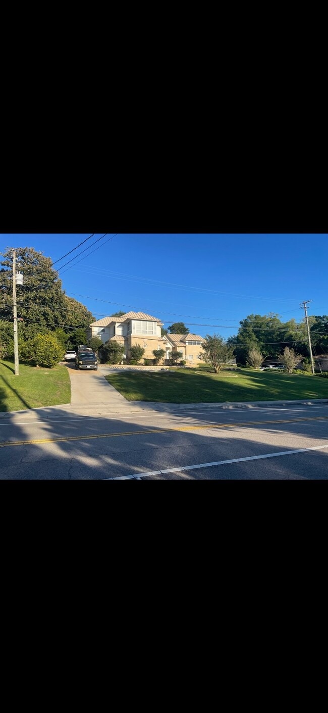1500 Bayou Blvd Unit 3