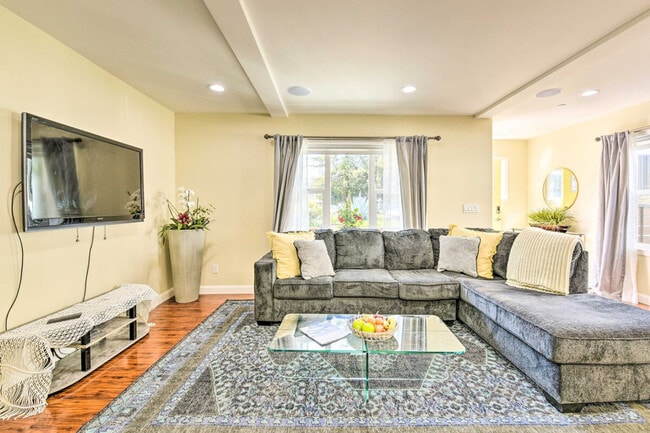 Building Photo - 532 52nd St Unit ID1304910P