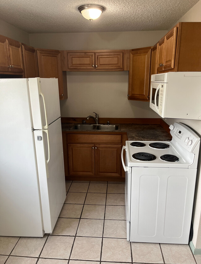 Photo - 190 Glenwood Dr Apartments Unit B