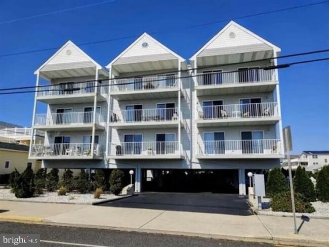 Building Photo - 3901 Ocean Ave Unit 2 Rental