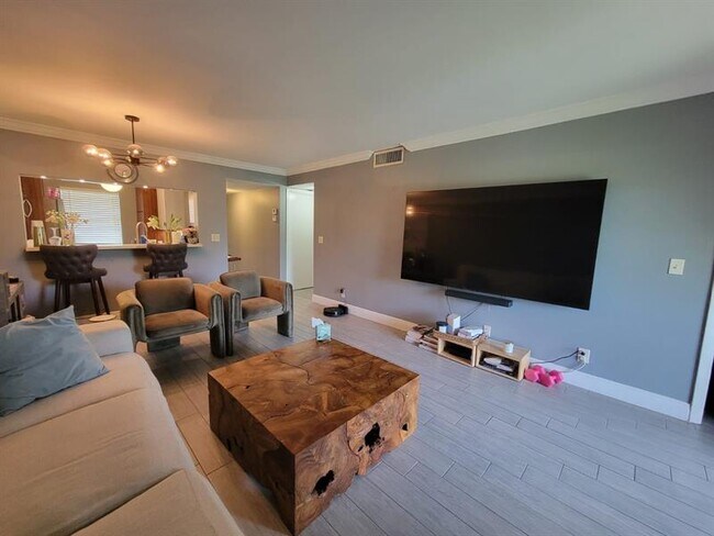 Photo - 22100 Palms Way Unidad 105 Rental