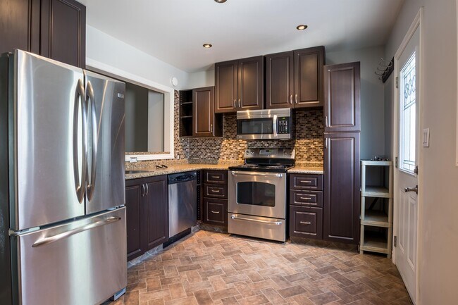 Photo - 665 Rathgar Ave