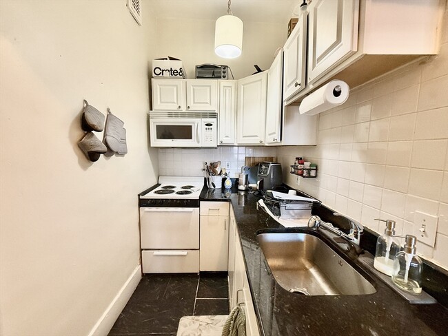 Photo - 140 Beacon St Unit 3