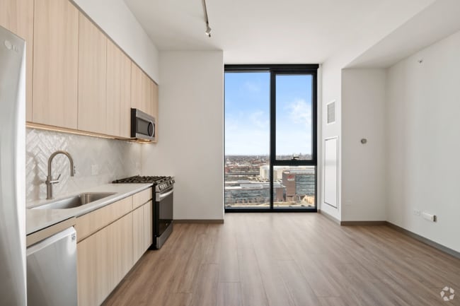 Building Photo - 559 S Damen Ave Rental