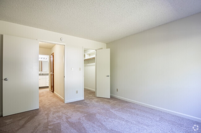 1BR, 1BA - 780SF
