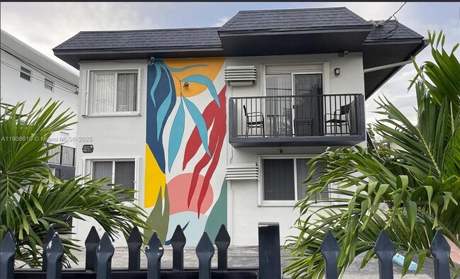 Building Photo - 585 SW 11th St Unit 1