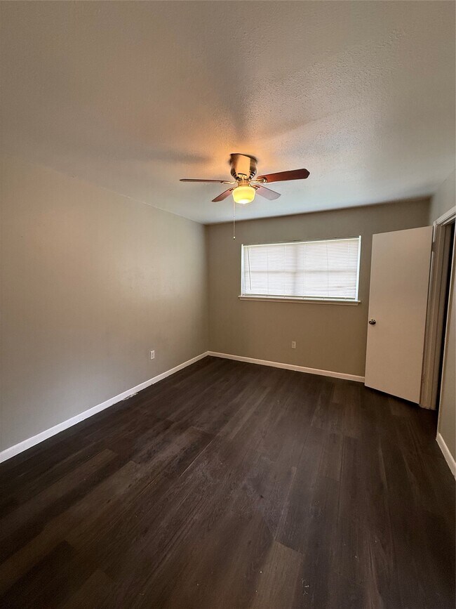 Photo - 5414 Hazel St