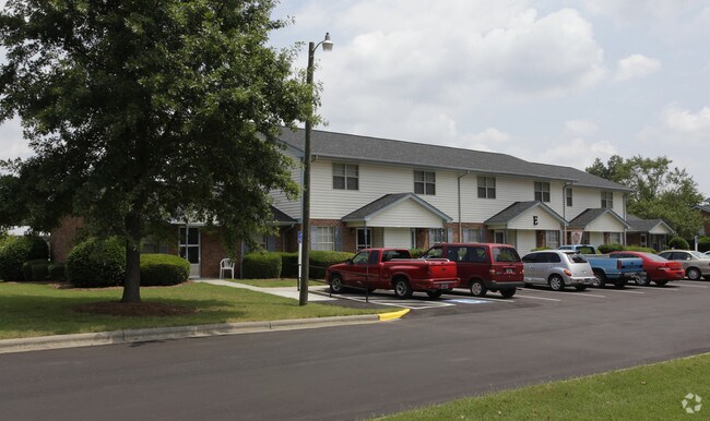 Yorktown Apartments - Yorktown Apartments