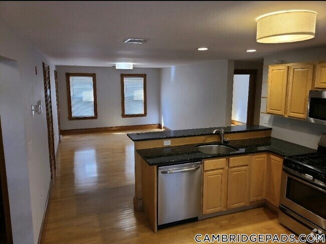 Building Photo - 152 Gore St Unit 2 Rental