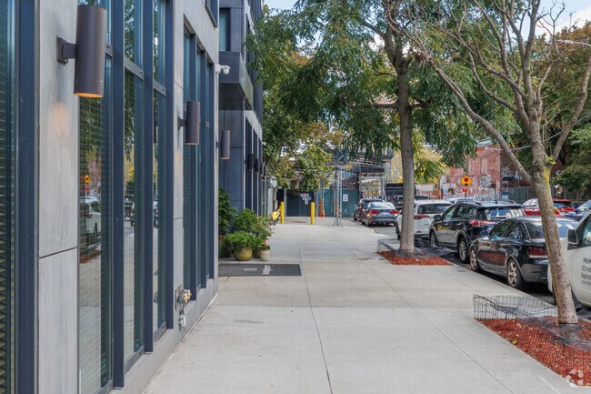 West side of the entrance - 109-111 Montgomery St