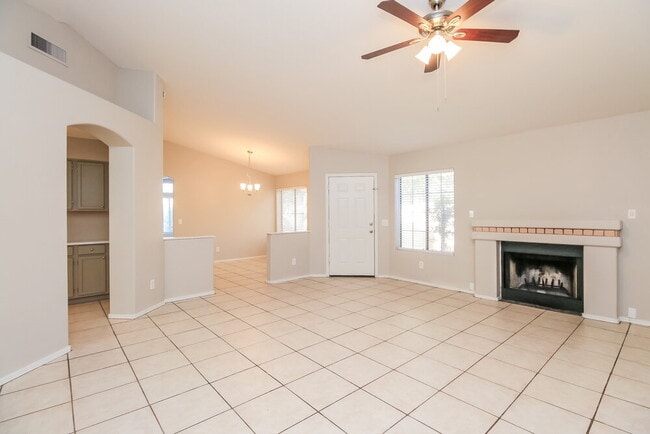 Photo - 1015 N Longmore St