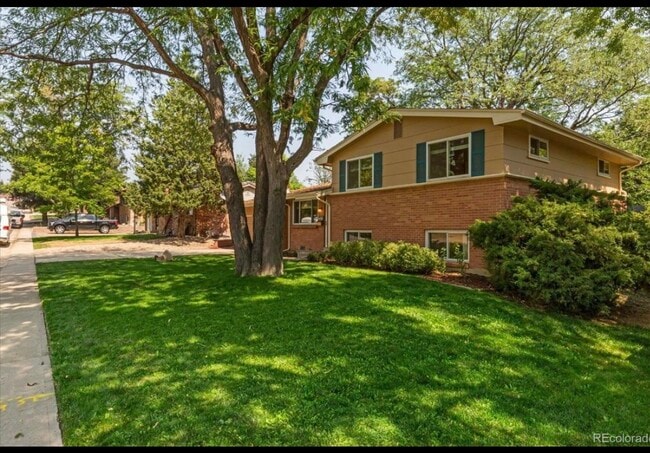 Beautiful Arvada Tri-level - 6836 Brentwood St Rental