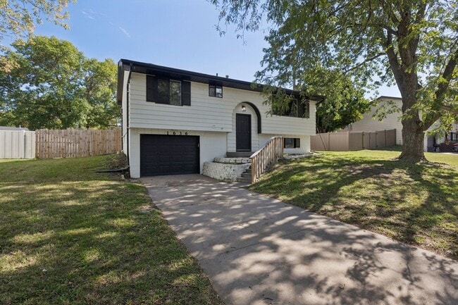Photo - Updated Lincoln 3 Bedroom!!