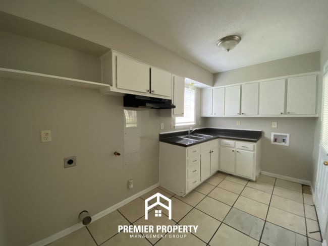 Photo - 4254 Windermere Rd