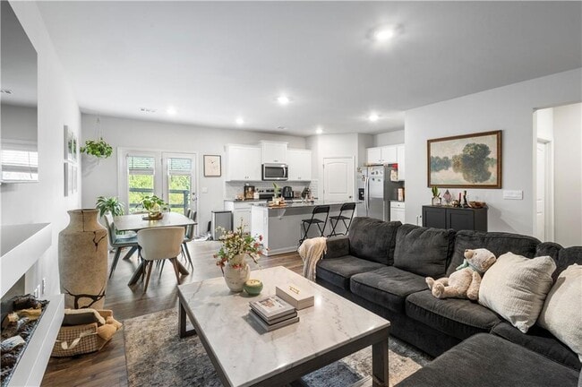 Photo - 381 Stoneybrook Dr