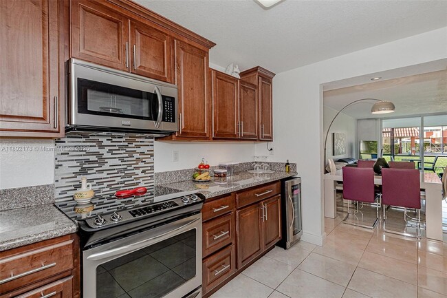Photo - 9410 N Hollybrook Lake Dr Unit 109