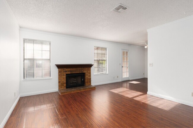 Photo - Adorable 2 Bedrooms Condo