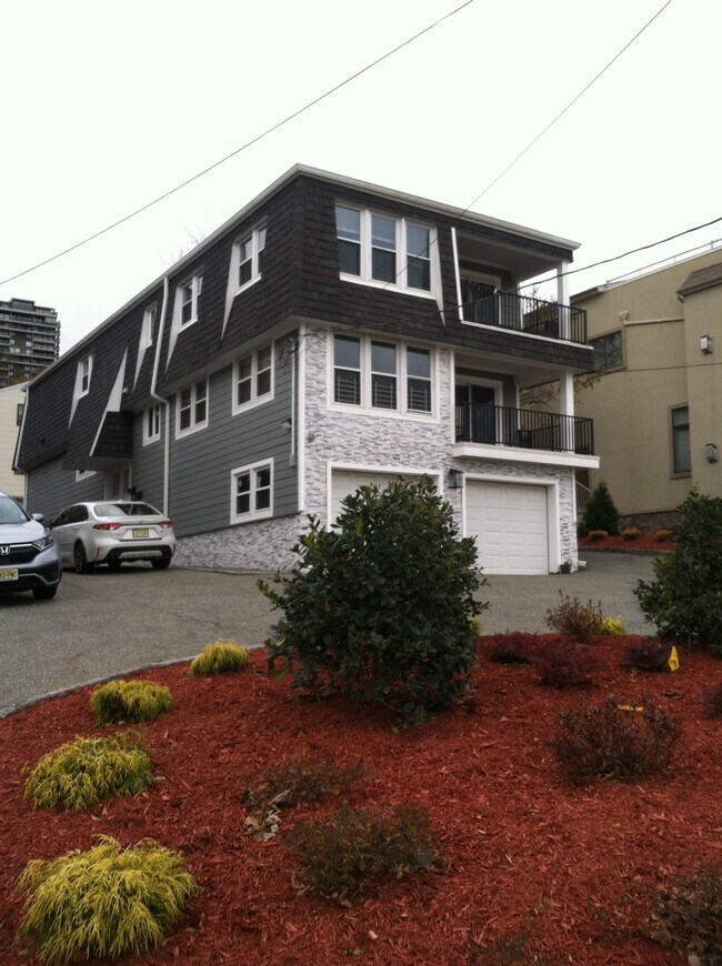 Photo - 1276 River Rd Unit 2