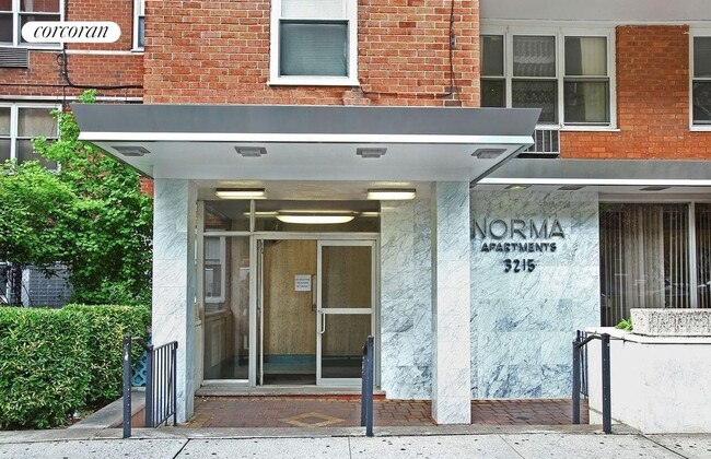 Photo - 3215 Avenue H