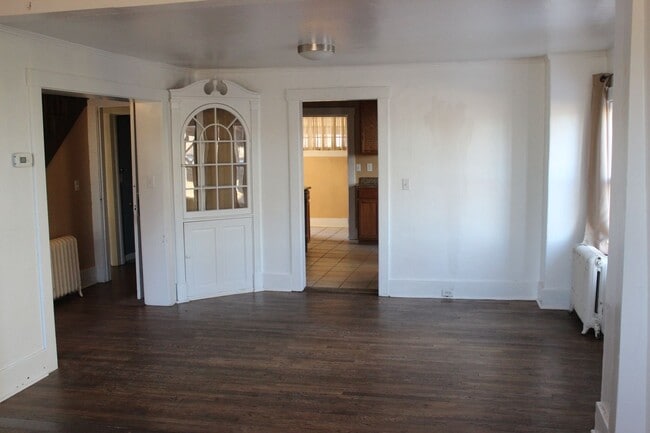 Photo - LARGE 3 bedroom in Old Broadmoor
