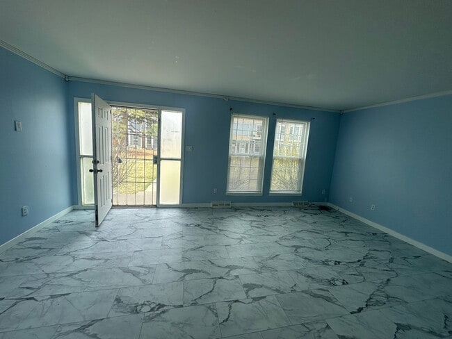 Photo - Long Realty & Property Management LLC - 4 bedroom 2.5 Bathroom in Aurora