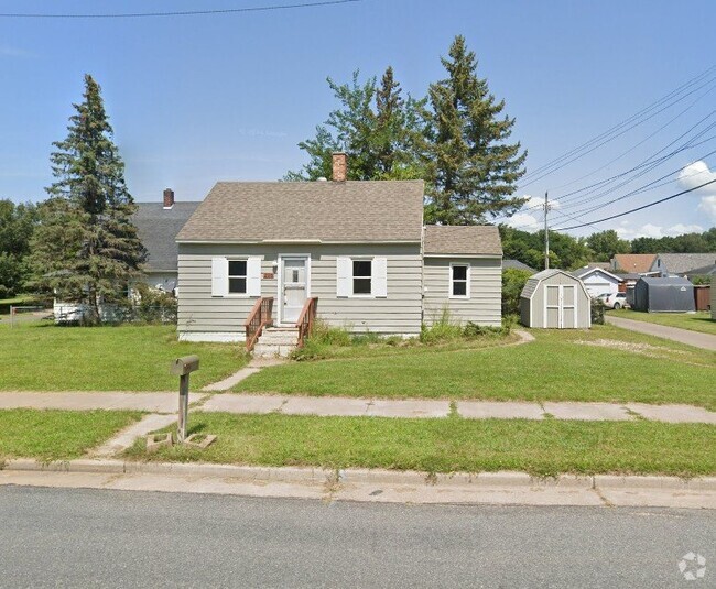 Building Photo - 2 Bedroom, 1 Bathroom House near Mt Simon ...