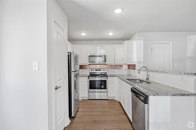 Building Photo - 727 W Johnson St Rental