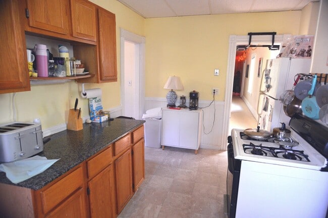 Building Photo - 539 Washington St Unit 2