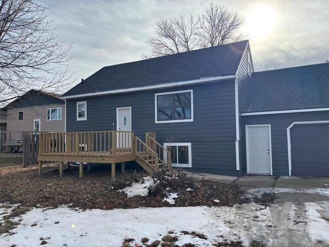 Building Photo - 1213 E Carol St