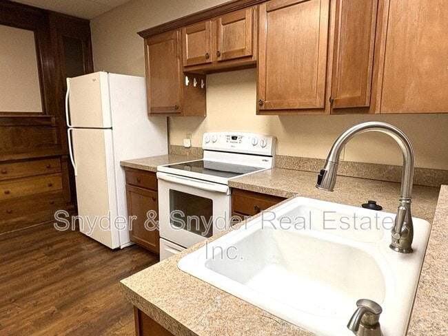 Photo - 777 W Market St