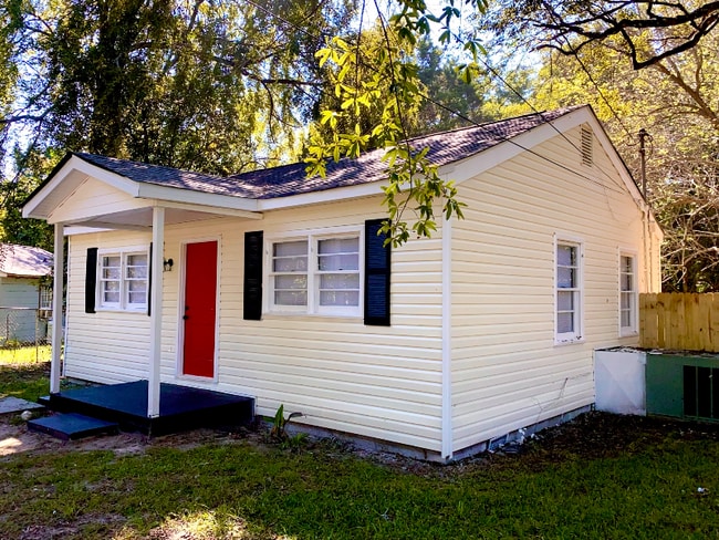 Photo - 717 Cornelia Dr