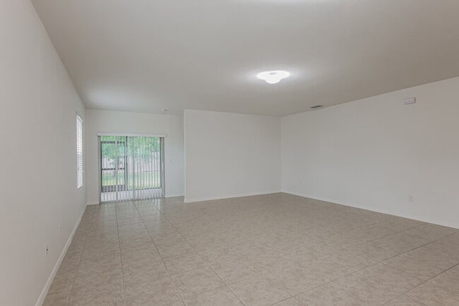 Photo - 203 NE 9th Ave